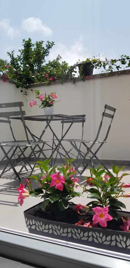 Il Cortile Segreto - Con Parcheggio Privato Apartment Lecce Luaran gambar