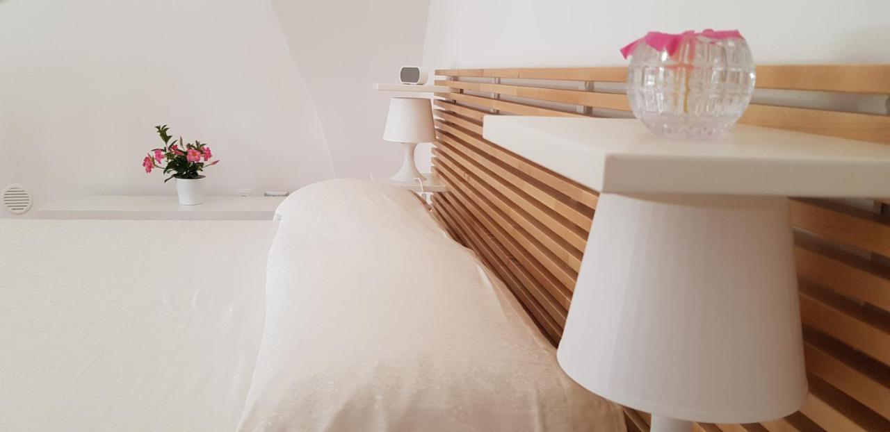 Il Cortile Segreto - Con Parcheggio Privato Apartment Lecce Luaran gambar