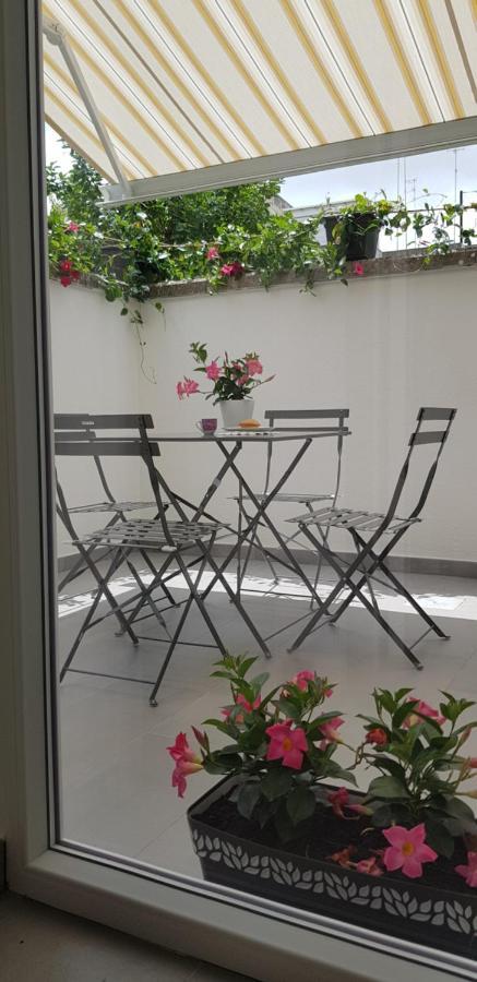 Il Cortile Segreto - Con Parcheggio Privato Apartment Lecce Luaran gambar